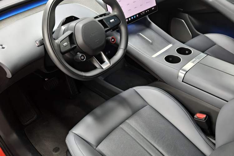 Used Xiaomi Auto YU7 2025 Ultra-Long Range High-Performance All-Wheel-Drive Max Edition Interior 1