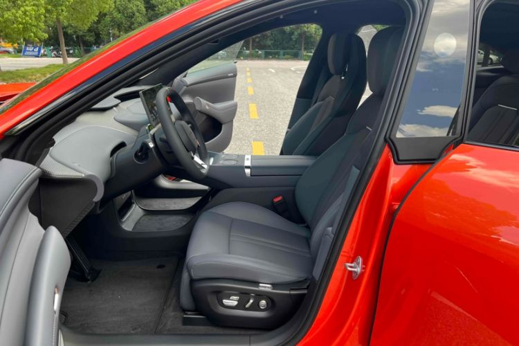 Used Xiaomi Auto YU7 2025 Ultra-Long Range High-Performance All-Wheel-Drive Max Edition Interior 1