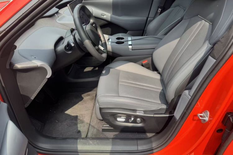 Used Xiaomi Auto YU7 2025 Ultra-Long Range High-Performance All-Wheel-Drive Max Edition Interior 4