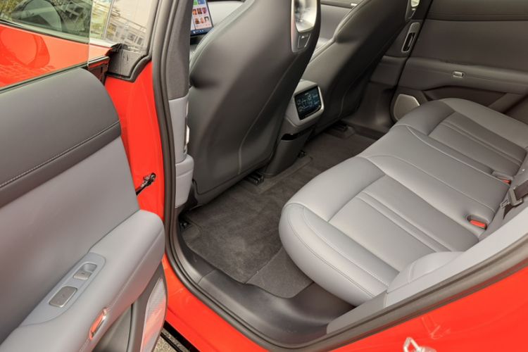 Used Xiaomi Auto YU7 2025 Ultra-Long Range Rear-Wheel Drive Version Interior 4