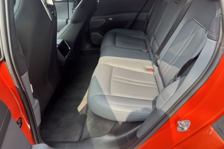 Used Xiaomi Auto YU7 2025 Ultra-Long Range High-Performance All-Wheel-Drive Max Edition Interior 5