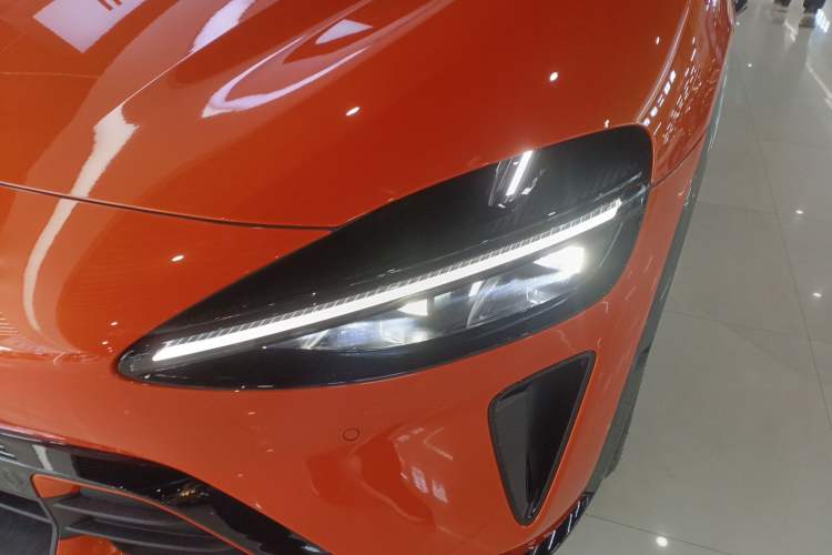 Used Xiaomi Auto YU7 2025 Ultra-Long Range All-Wheel Drive Pro Version Left Front Headlight