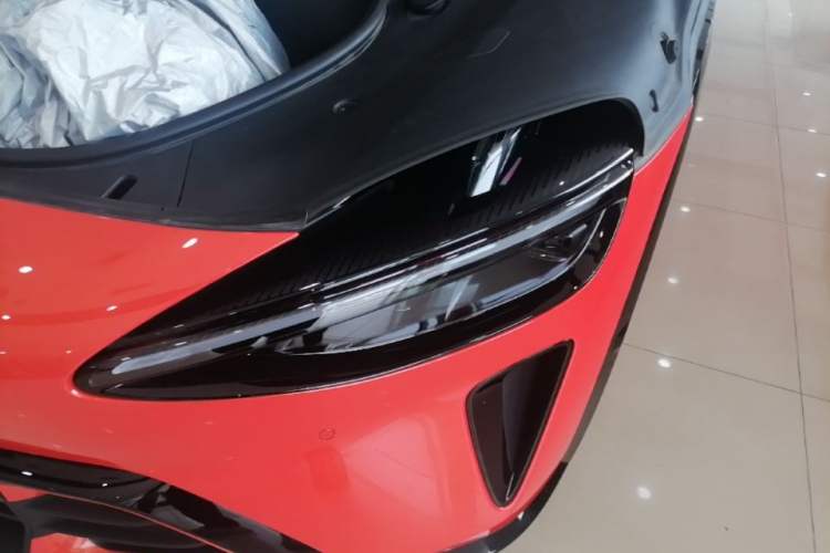 Used Xiaomi Auto YU7 2025 Ultra-Long Range High-Performance All-Wheel-Drive Max Edition Left Front Headlight