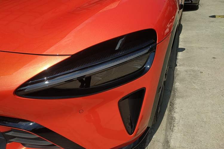 Used Xiaomi Auto YU7 2025 Ultra-Long Range High-Performance All-Wheel-Drive Max Edition Left Front Headlight