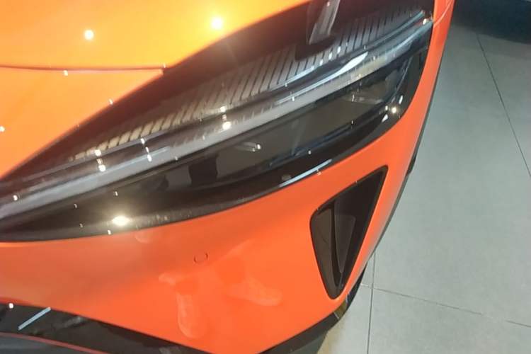 Used Xiaomi Auto YU7 2025 Ultra-Long Range High-Performance All-Wheel-Drive Max Edition Left Front Headlight