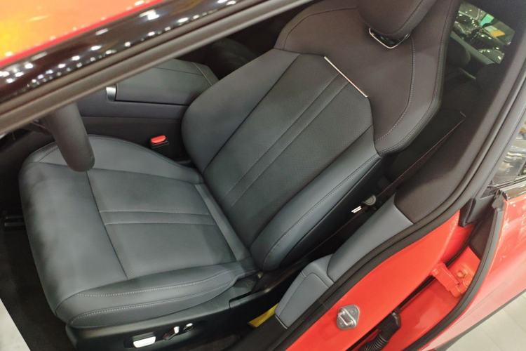 Used Xiaomi Auto YU7 2025 Ultra-Long Range Rear-Wheel Drive Version Left Front Seat