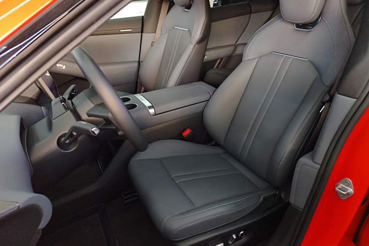 Used Xiaomi Auto YU7 2025 Ultra-Long Range Rear-Wheel Drive Version Left Front Seat