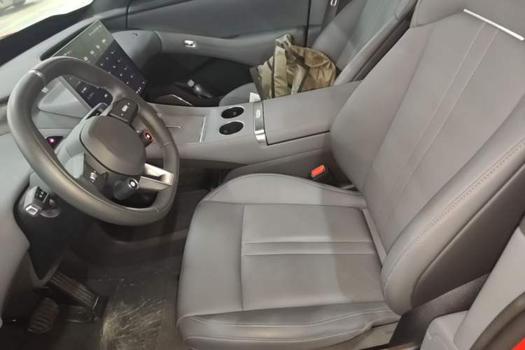 Used Xiaomi Auto YU7 2025 Ultra-Long Range Rear-Wheel Drive Version Left Front Seat