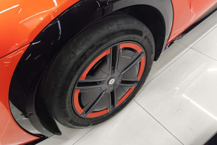 Used Xiaomi Auto YU7 2025 Ultra-Long Range Rear-Wheel Drive Version Left Front Wheel Hub