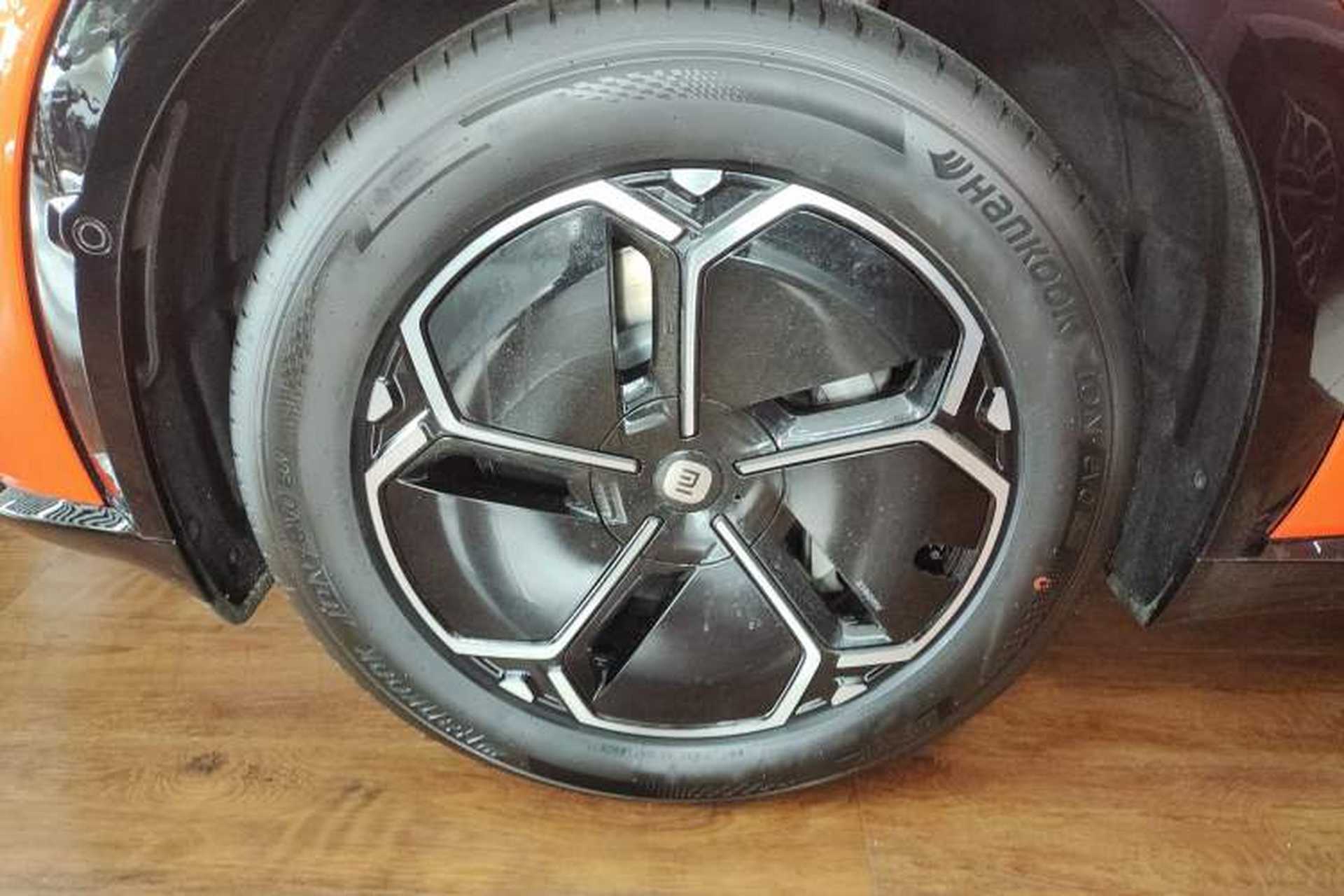 Used Xiaomi Auto YU7 2025 Ultra-Long Range Rear-Wheel Drive Version Left Front Wheel Hub