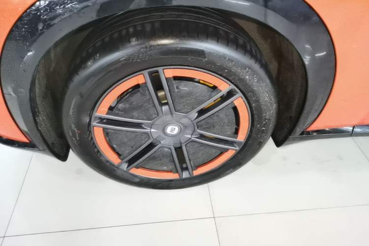 Used Xiaomi Auto YU7 2025 Ultra-Long Range Rear-Wheel Drive Version Left Front Wheel Hub