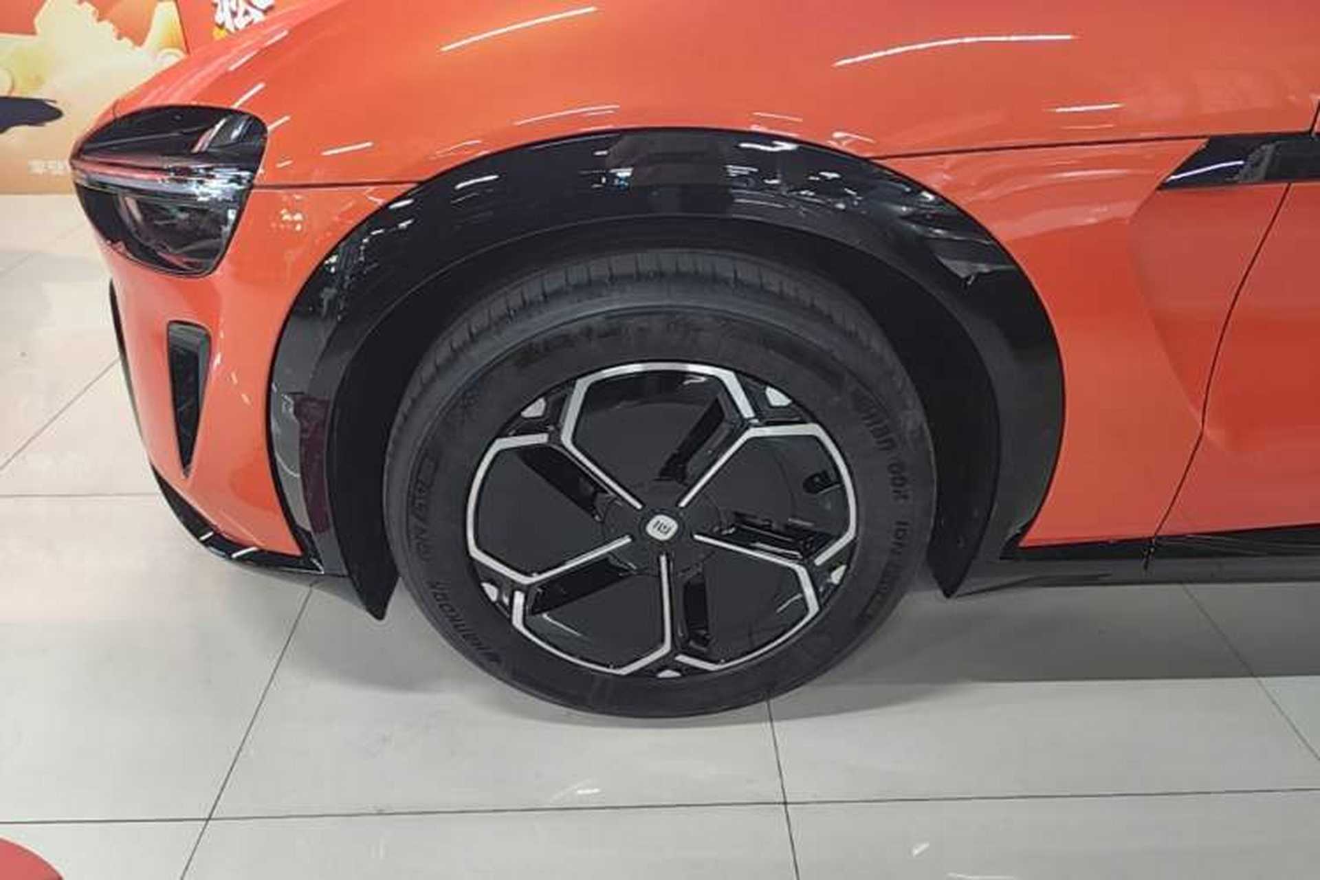 Used Xiaomi Auto YU7 2025 Ultra-Long Range Rear-Wheel Drive Version Left Front Wheel Hub