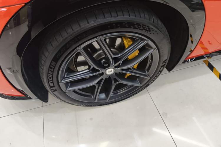 Used Xiaomi Auto YU7 2025 Ultra-Long Range High-Performance All-Wheel-Drive Max Edition Left Front Wheel Hub