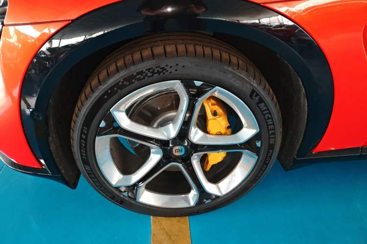 Used Xiaomi Auto YU7 2025 Ultra-Long Range High-Performance All-Wheel-Drive Max Edition Left Front Wheel Hub