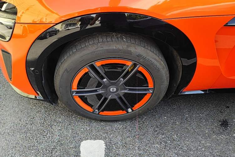 Used Xiaomi Auto YU7 2025 Ultra-Long Range Rear-Wheel Drive Version Left Front Wheel Hub