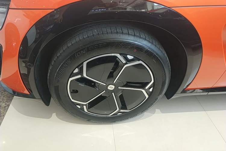 Used Xiaomi Auto YU7 2025 Ultra-Long Range Rear-Wheel Drive Version Left Front Wheel Hub