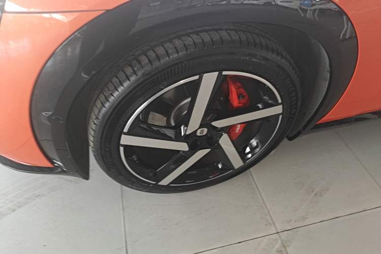Used Xiaomi Auto YU7 2025 Ultra-Long Range High-Performance All-Wheel-Drive Max Edition Left Front Wheel Hub