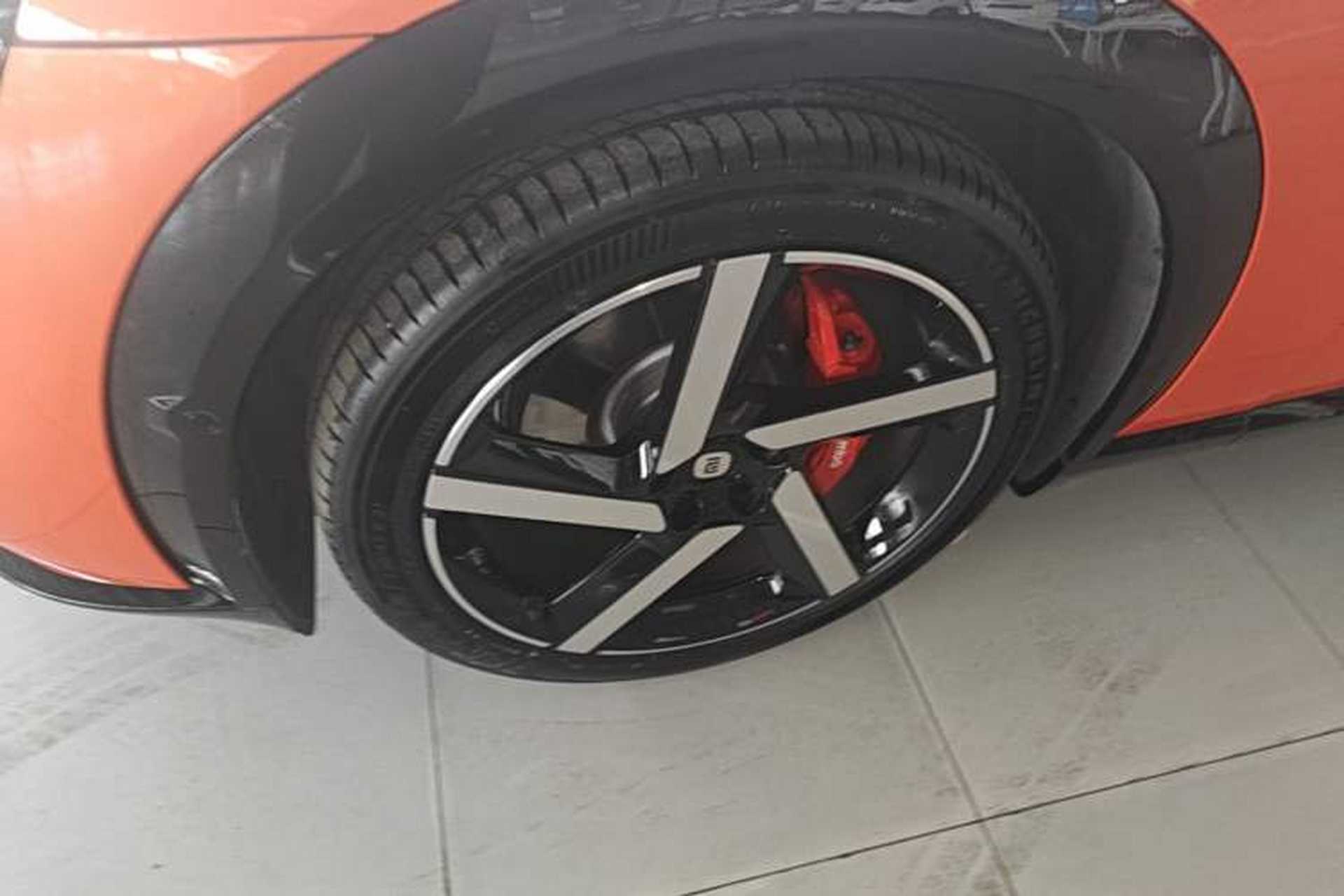 Used Xiaomi Auto YU7 2025 Ultra-Long Range High-Performance All-Wheel-Drive Max Edition Left Front Wheel Hub