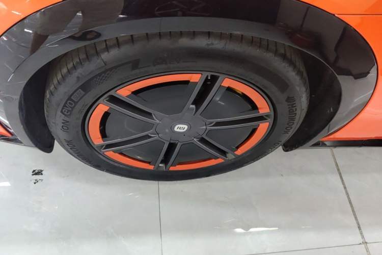 Used Xiaomi Auto YU7 2025 Ultra-Long Range High-Performance All-Wheel-Drive Max Edition Left Front Wheel Hub