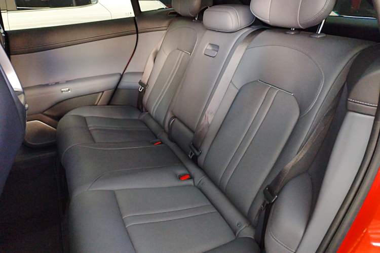 Used Xiaomi Auto YU7 2025 Ultra-Long Range Rear-Wheel Drive Version Left Rear Seat