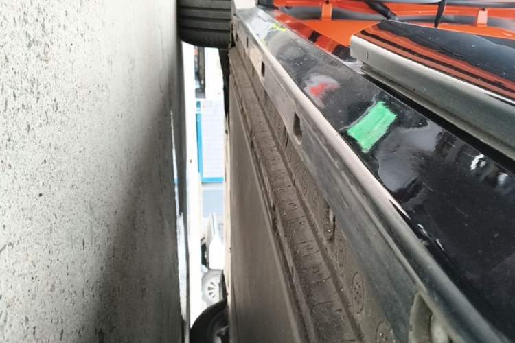 Used Xiaomi Auto YU7 2025 Ultra-Long Range Rear-Wheel Drive Version Left Side Sill