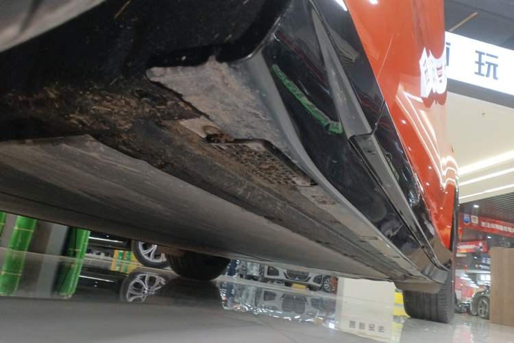 Used Xiaomi Auto YU7 2025 Ultra-Long Range All-Wheel Drive Pro Version Left Side Sill