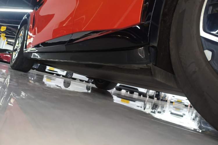 Used Xiaomi Auto YU7 2025 Ultra-Long Range Rear-Wheel Drive Version Left Side Sill