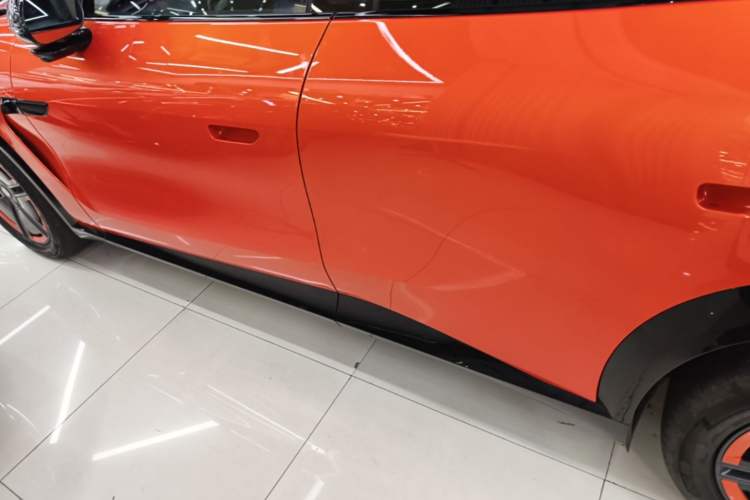 Used Xiaomi Auto YU7 2025 Ultra-Long Range Rear-Wheel Drive Version Left Side Sill