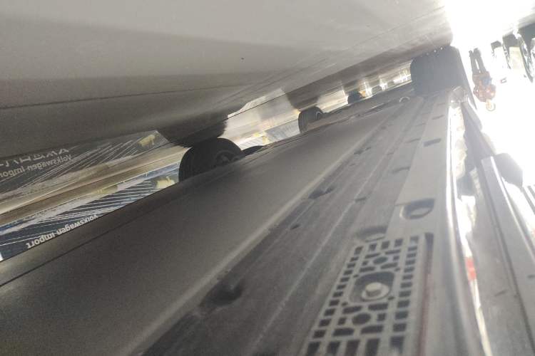 Used Xiaomi Auto YU7 2025 Ultra-Long Range Rear-Wheel Drive Version Left Side Sill