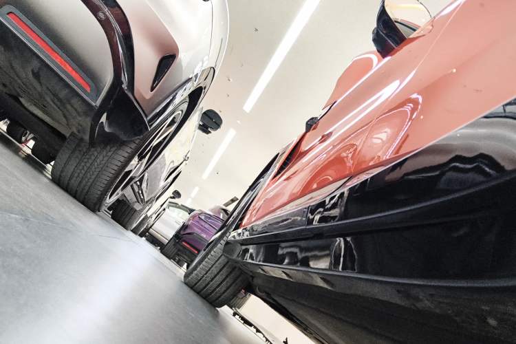 Used Xiaomi Auto YU7 2025 Ultra-Long Range High-Performance All-Wheel-Drive Max Edition Left Side Sill