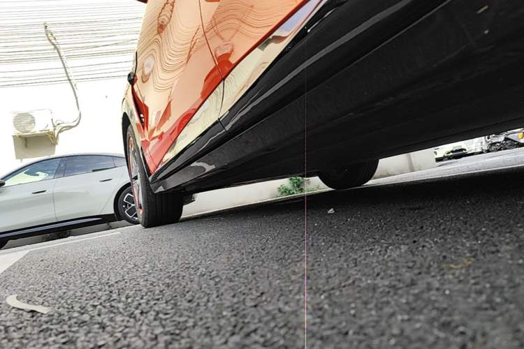Used Xiaomi Auto YU7 2025 Ultra-Long Range Rear-Wheel Drive Version Left Side Sill