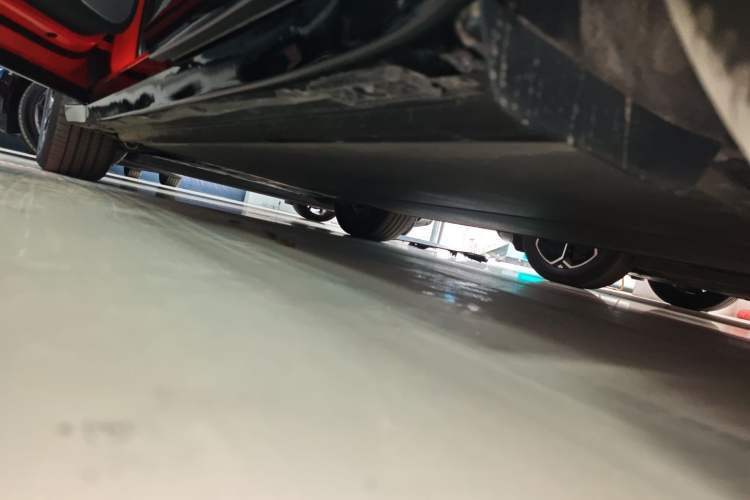 Used Xiaomi Auto YU7 2025 Ultra-Long Range Rear-Wheel Drive Version Left Side Sill