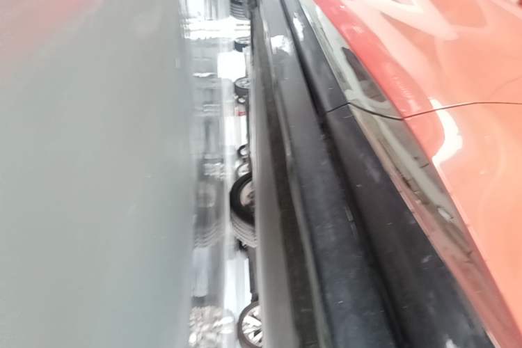 Used Xiaomi Auto YU7 2025 Ultra-Long Range High-Performance All-Wheel-Drive Max Edition Left Side Sill