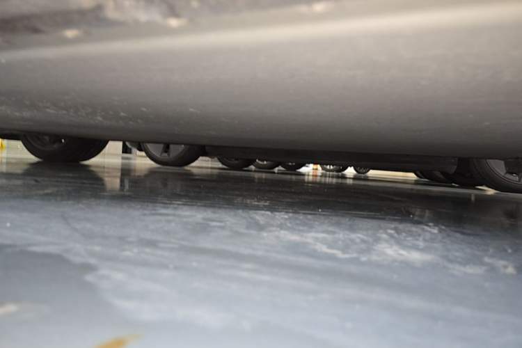 Used Xiaomi Auto YU7 2025 Ultra-Long Range High-Performance All-Wheel-Drive Max Edition Left Side Sill