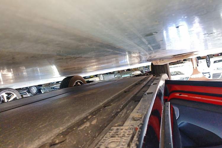 Used Xiaomi Auto YU7 2025 Ultra-Long Range Rear-Wheel Drive Version Left Side Sill