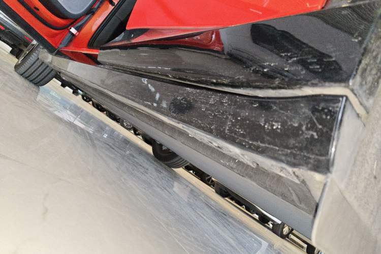 Used Xiaomi Auto YU7 2025 Ultra-Long Range High-Performance All-Wheel-Drive Max Edition Left Side Sill
