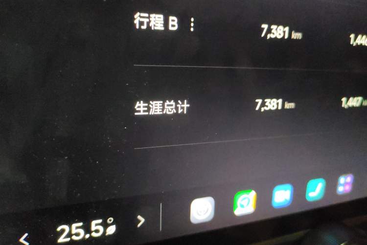 Used Xiaomi Auto YU7 2025 Ultra-Long Range High-Performance All-Wheel-Drive Max Edition Odometer Close Up