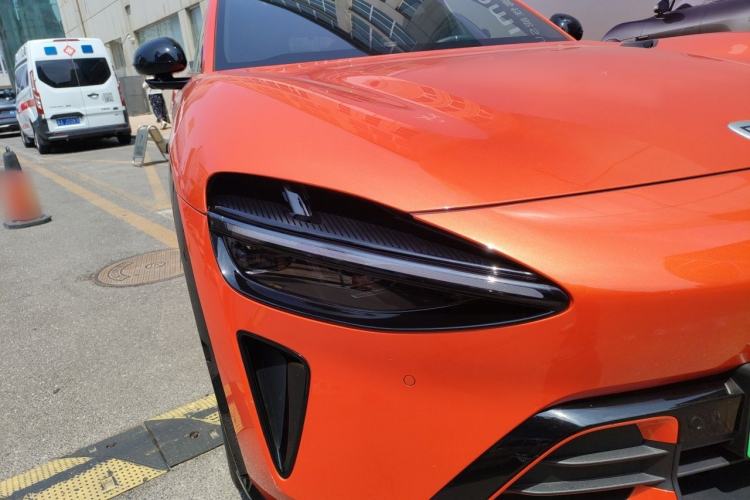 Used Xiaomi Auto YU7 2025 Ultra-Long Range High-Performance All-Wheel-Drive Max Edition Right Front Headlight
