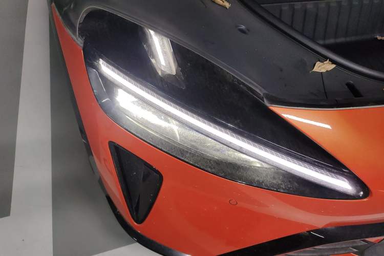Used Xiaomi Auto YU7 2025 Ultra-Long Range High-Performance All-Wheel-Drive Max Edition Right Front Headlight