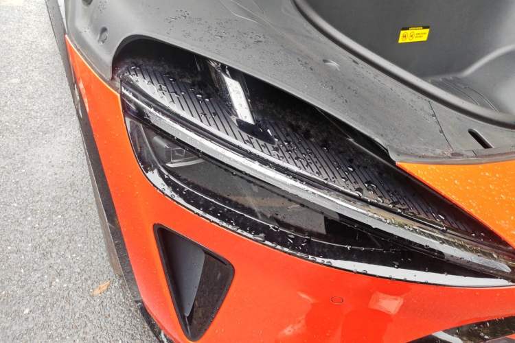 Used Xiaomi Auto YU7 2025 Ultra-Long Range High-Performance All-Wheel-Drive Max Edition Right Front Headlight