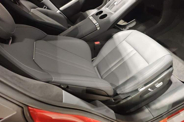 Used Xiaomi Auto YU7 2025 Ultra-Long Range High-Performance All-Wheel-Drive Max Edition Right Front Seat
