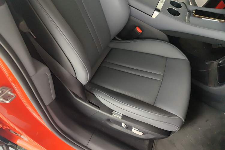 Used Xiaomi Auto YU7 2025 Ultra-Long Range High-Performance All-Wheel-Drive Max Edition Right Front Seat