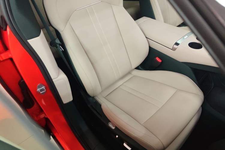Used Xiaomi Auto YU7 2025 Ultra-Long Range Rear-Wheel Drive Version Right Front Seat