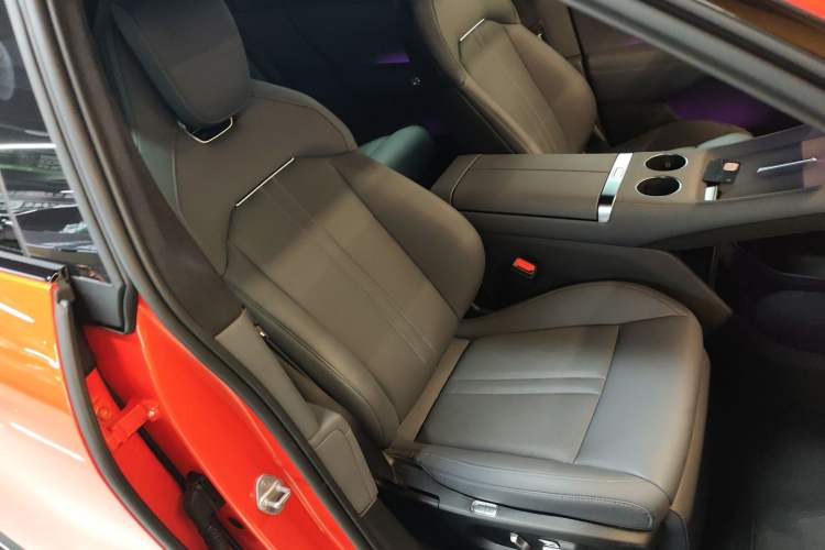 Used Xiaomi Auto YU7 2025 Ultra-Long Range High-Performance All-Wheel-Drive Max Edition Right Front Seat