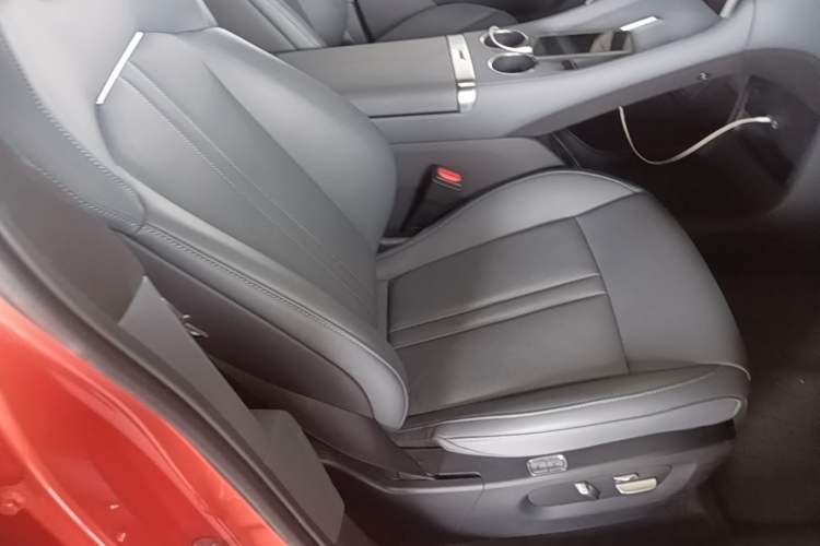 Used Xiaomi Auto YU7 2025 Ultra-Long Range High-Performance All-Wheel-Drive Max Edition Right Front Seat