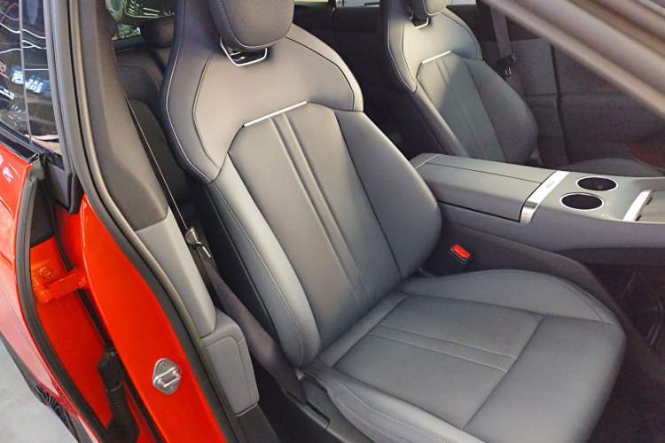 Used Xiaomi Auto YU7 2025 Ultra-Long Range Rear-Wheel Drive Version Right Front Seat