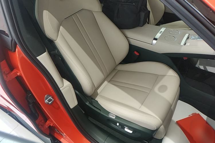 Used Xiaomi Auto YU7 2025 Ultra-Long Range Rear-Wheel Drive Version Right Front Seat