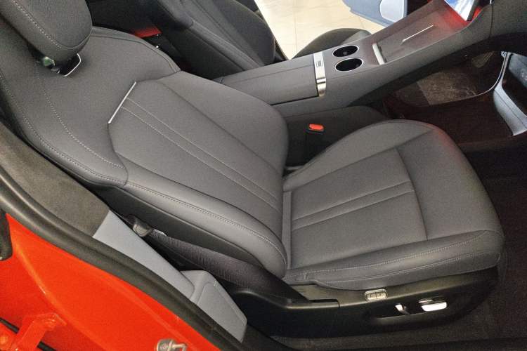 Used Xiaomi Auto YU7 2025 Ultra-Long Range High-Performance All-Wheel-Drive Max Edition Right Front Seat