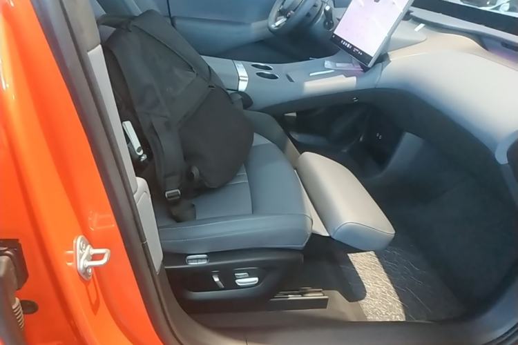 Used Xiaomi Auto YU7 2025 Ultra-Long Range High-Performance All-Wheel-Drive Max Edition Right Front Seat