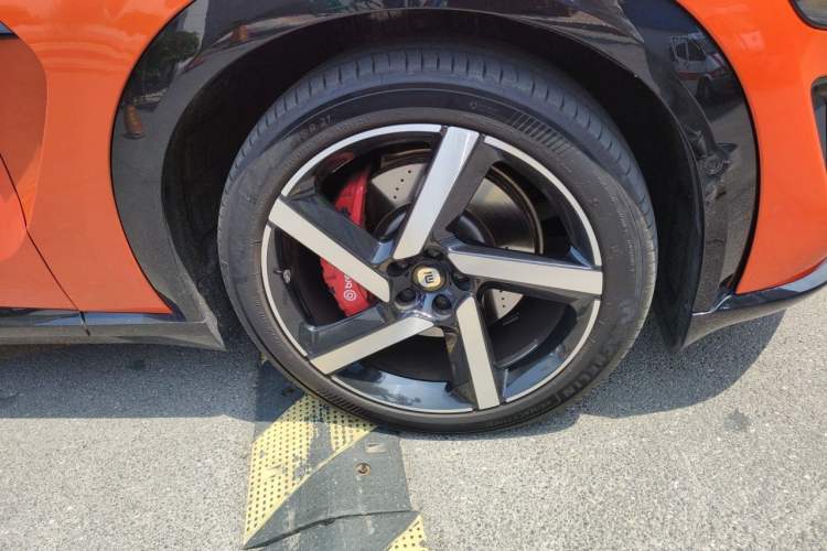Used Xiaomi Auto YU7 2025 Ultra-Long Range High-Performance All-Wheel-Drive Max Edition Right Front Wheel Hub